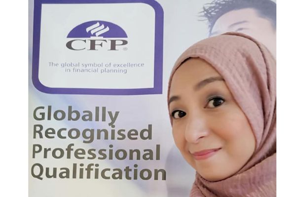 Islamic Financial Planner - Elaine Aisyah with CFP Logo-2