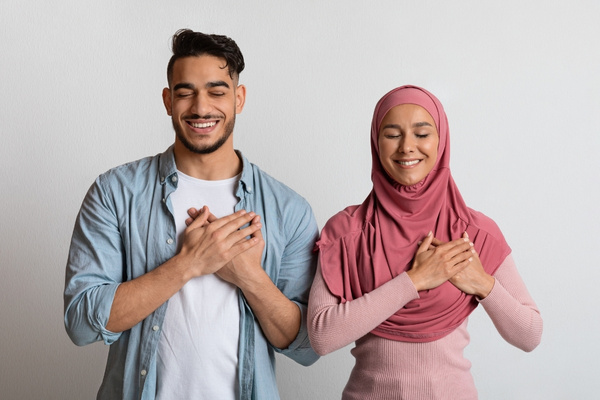 Importance of Financial Literacy in Islam - Muslim couple feeling thankful Importance of Financial Literacy in Islam - Muslim couple feeling thankful
